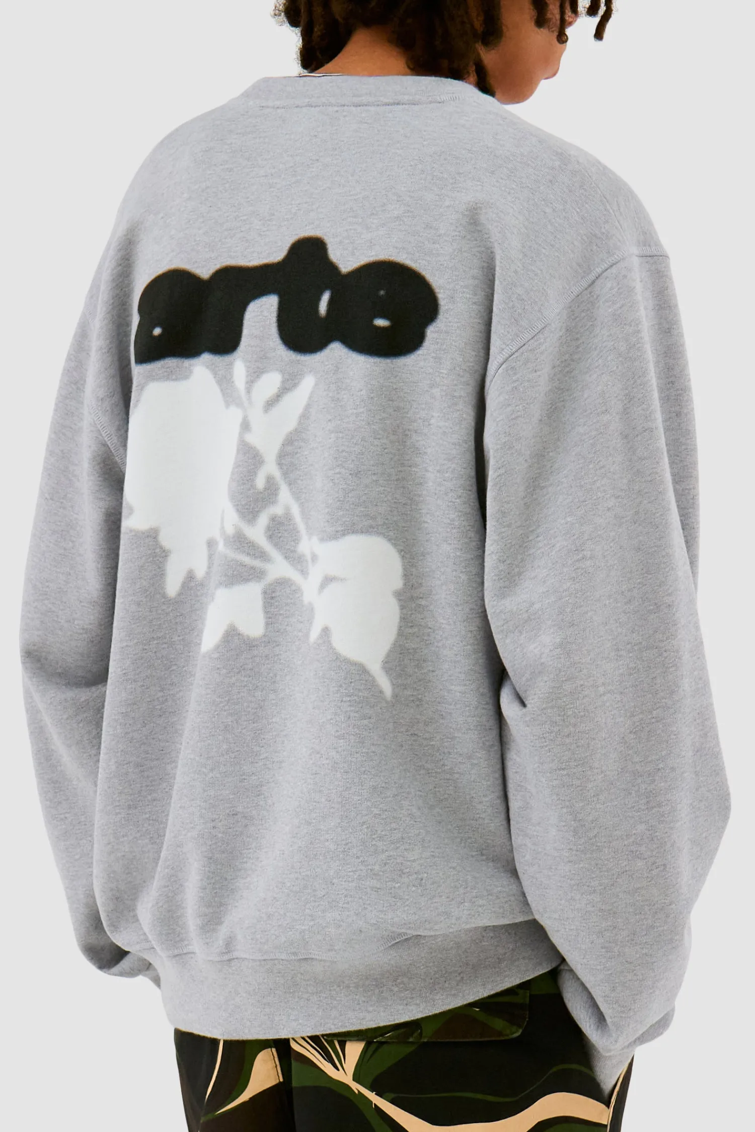 Arte Antwerp Blur Flower Crewneck - Gris Online