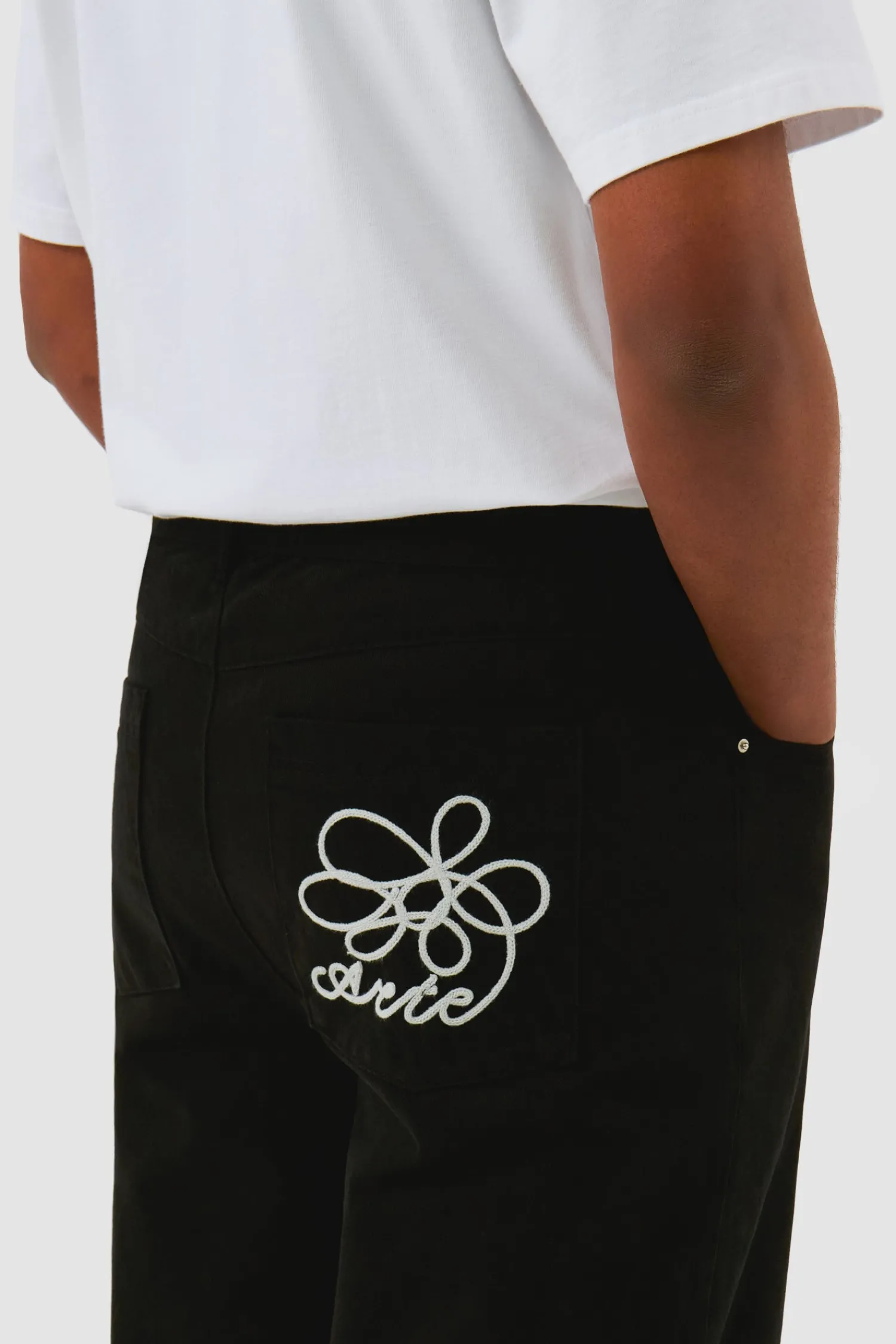 Arte Antwerp Pantalon à poches brodées - Noir New