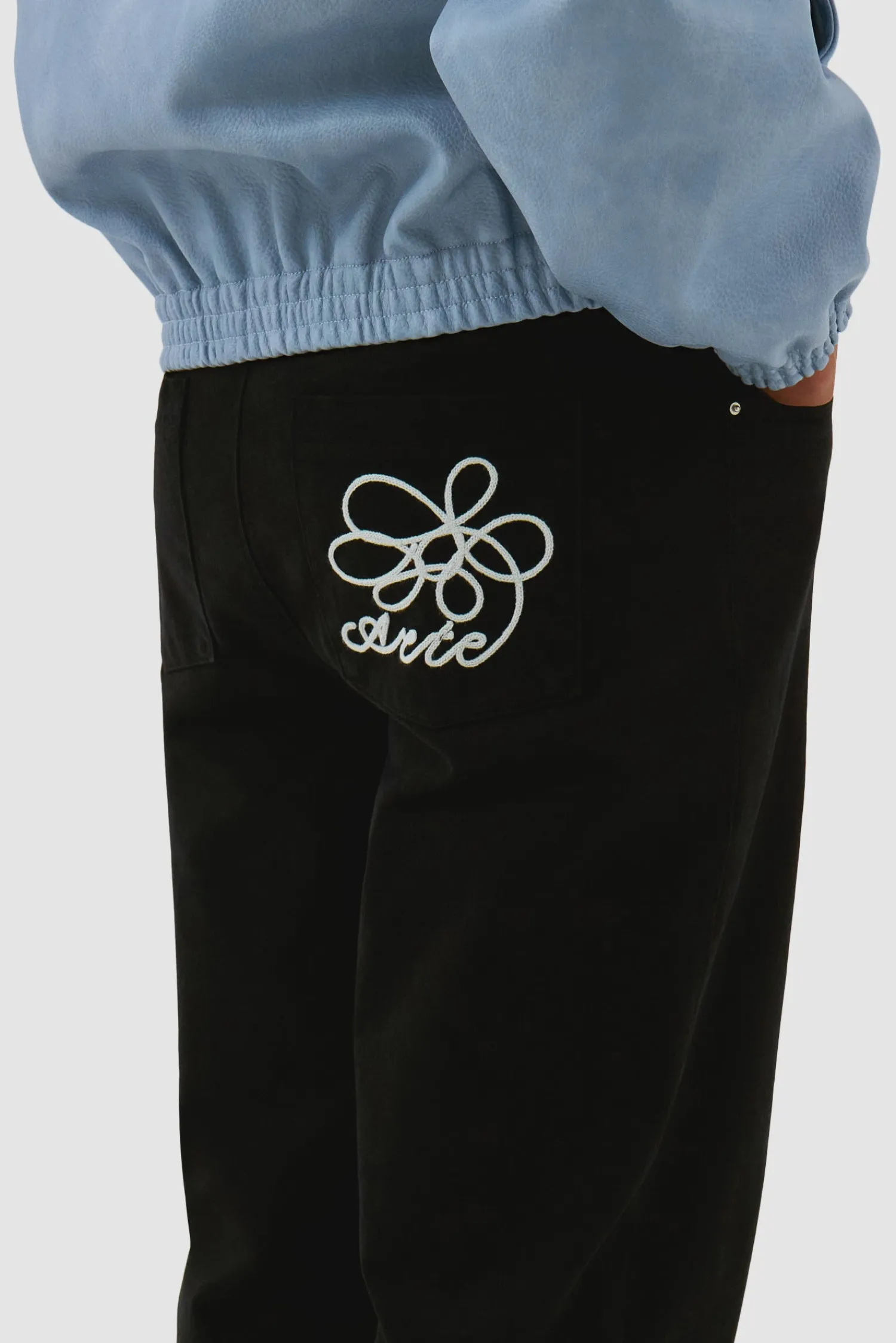 Arte Antwerp Pantalon à poches brodées - Noir New