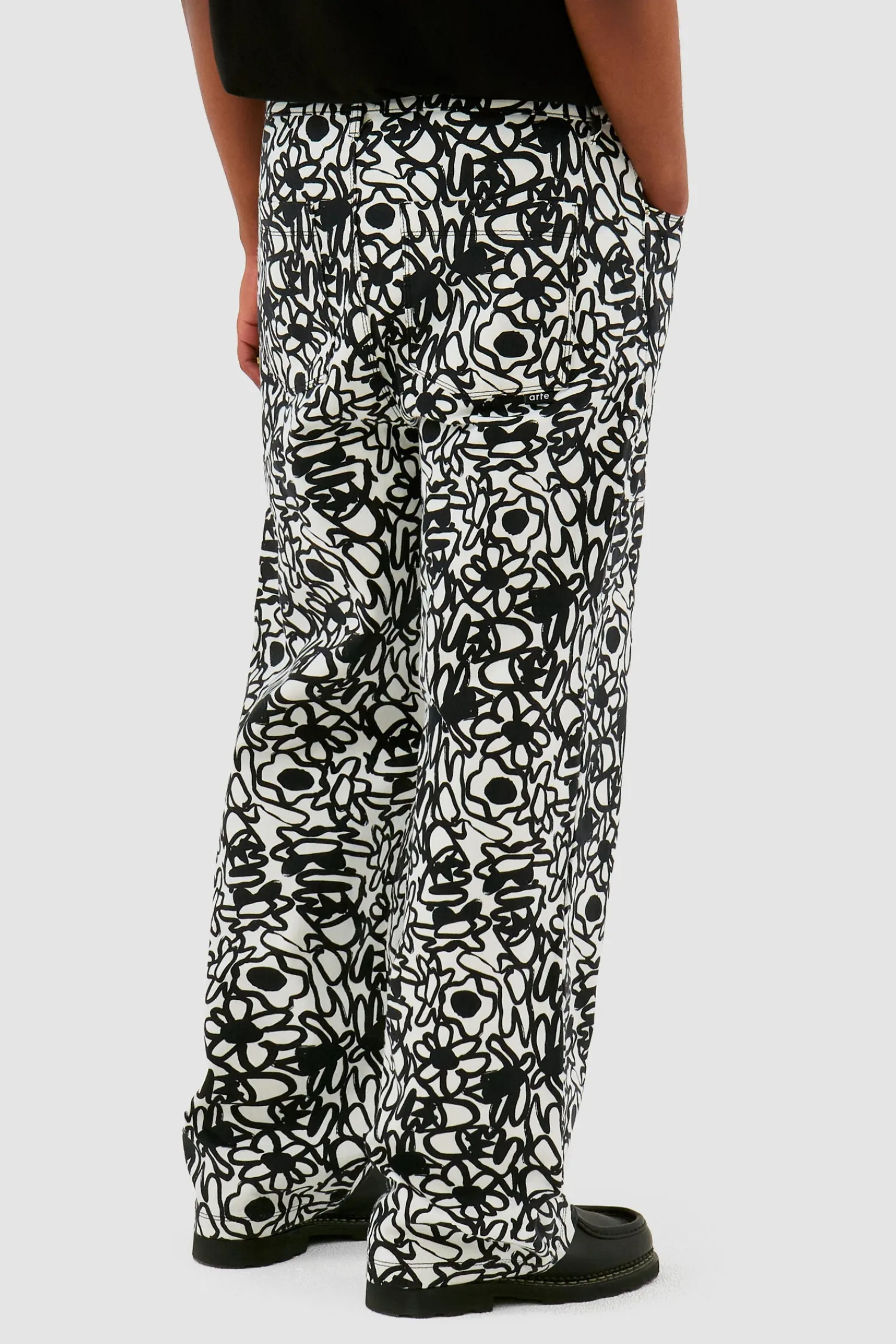Arte Antwerp Pantalon Allover Flowers - Noir/ blanc Store