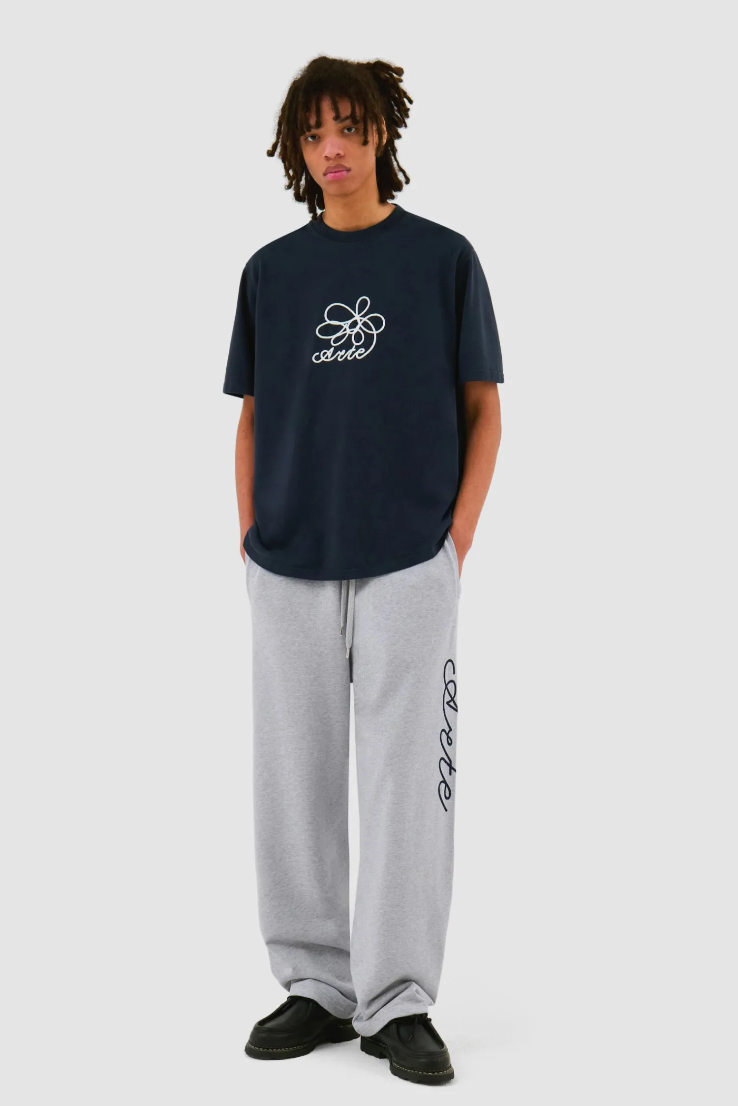 Arte Antwerp T-shirt à broderie de fleurs - Marine Store